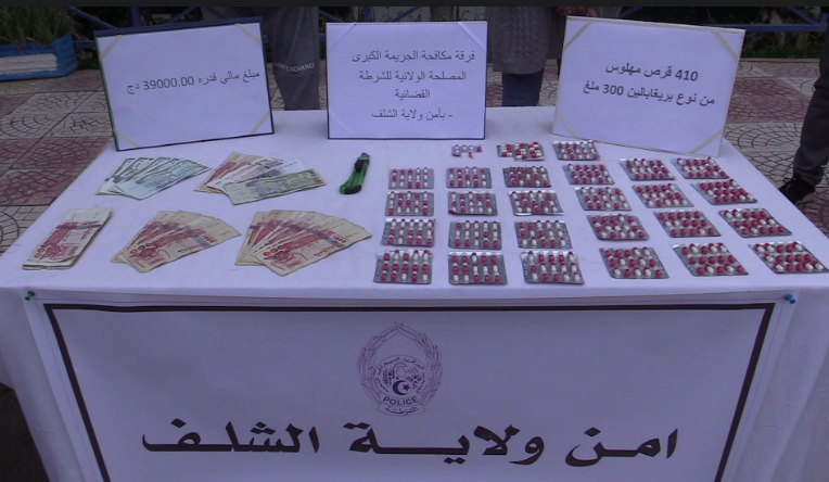 فرقة مكافحة الجريمة الكبرى بأمن ولاية الشلف تضرب مجددا و تطيح بمروجين خطيرين للمهلوسات و تحجز 410 قرص مهلوس من المؤثرات العقلية